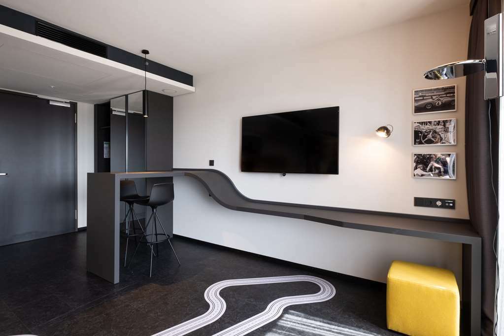 V8 Hotel Koeln At Motorworld Δωμάτιο φωτογραφία